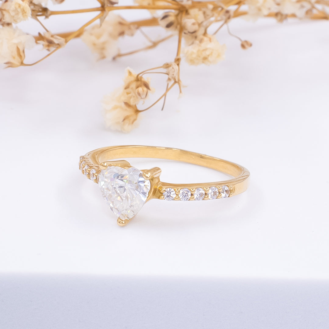 Anillo de Compromiso Corazon Radiante en oro de 18K con piedras prec Peruviana Joyas