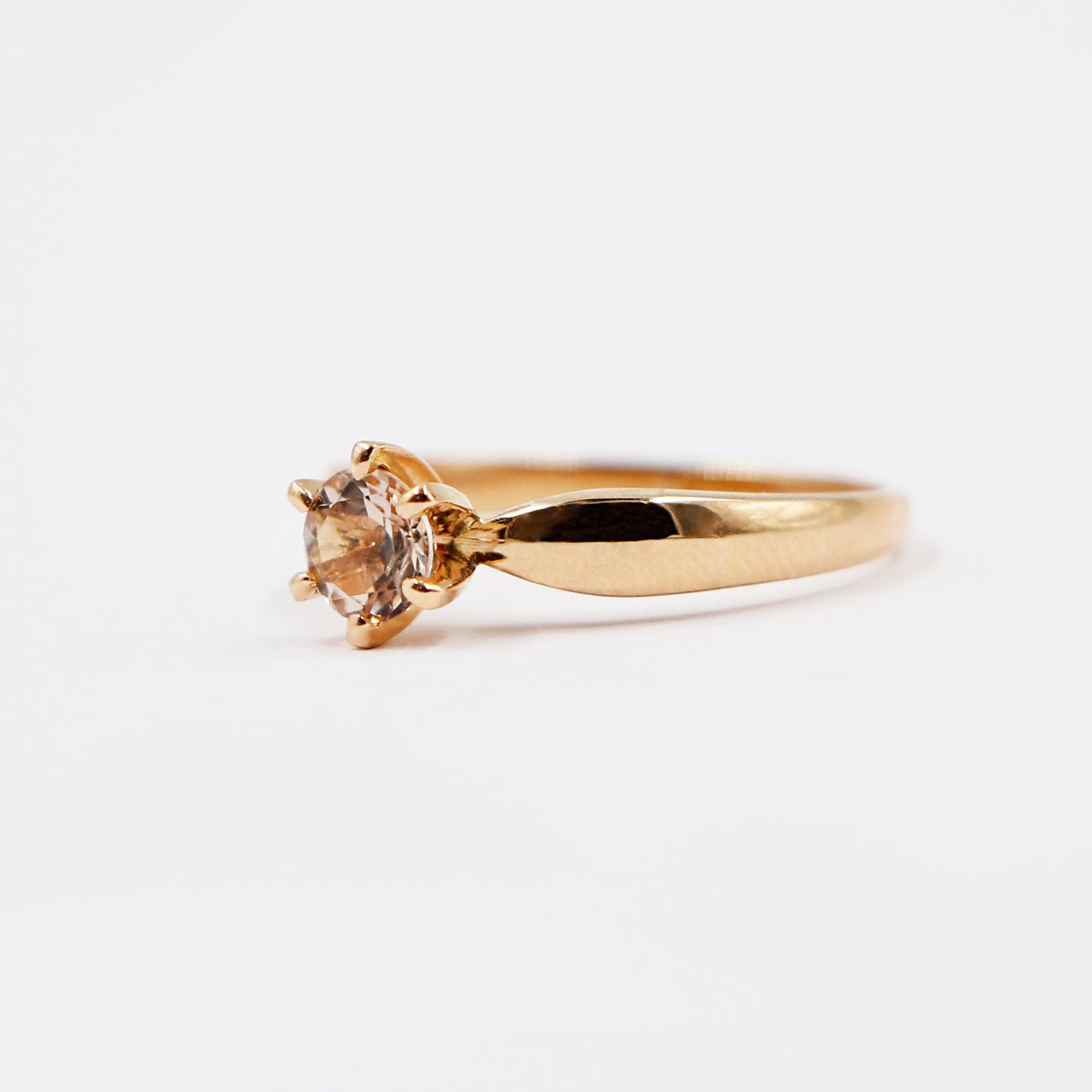 Anillo de Compromiso en Oro de 18k Reina Mía Morganita