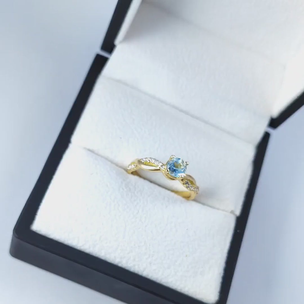 Anillo de Compromiso "Amor Infinito" en oro amarillo de 18K con piedra y diamante - Peruviana